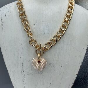 NWT Vera by New York bold chain and faux pearl heart choker